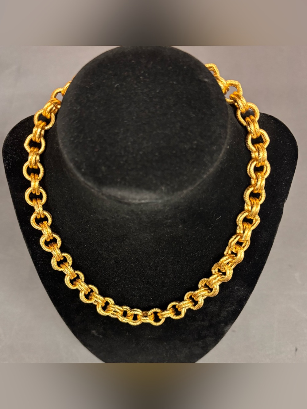 Vintage Gold Toned heavily textured, interlocking double-link 18” Necklace